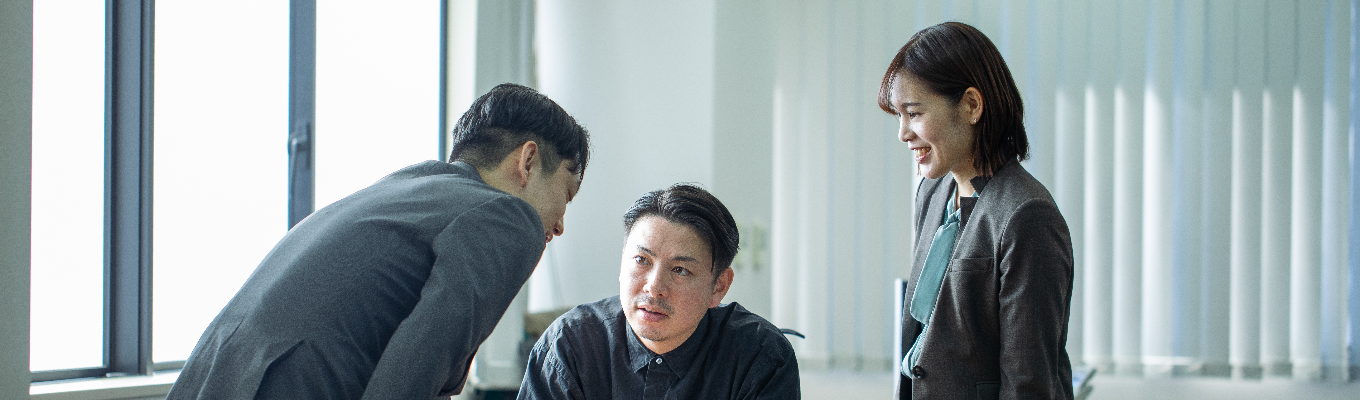 【東証プライム上場│初任給33万円】テクノロジー×クリエイティブ両輪のマーケ支援／一気通貫だからこそできる本質的な価値創造／自分だけの尖りを活かしたい方／大手企業のマーケティングに携わりたい方／データ・デジタルを活用したマーケティングがしたい方／チームでモノづくりがしたい方／Web説明会にて業界を徹底解説！募集