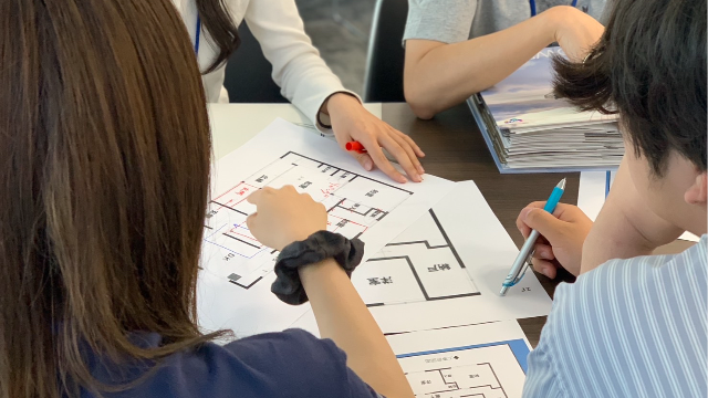 【PLAN】グループでマンションフルリノベ―ションのプランを考えます！（写真は対面実施の時のもの）