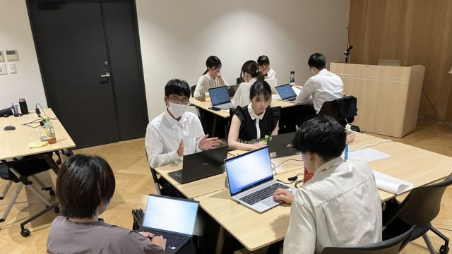 グループワークでは若手社員(メンター)が伴走します!