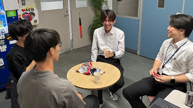 若手社員との座談会。フランクな雰囲気で気軽に相談いただけます。