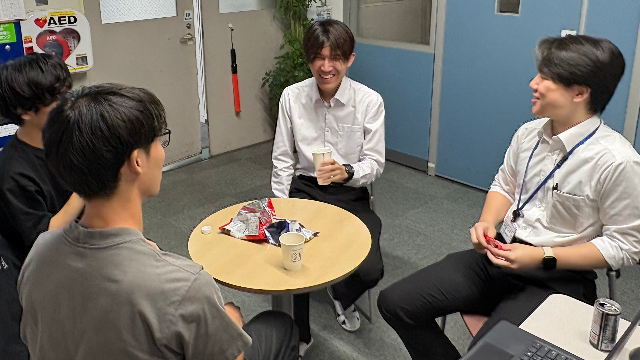 若手社員との座談会。フランクな雰囲気で気軽に相談できます。