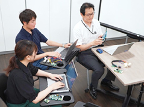 少人数実施!社員からのフィードバックを受けながら進めることができます。