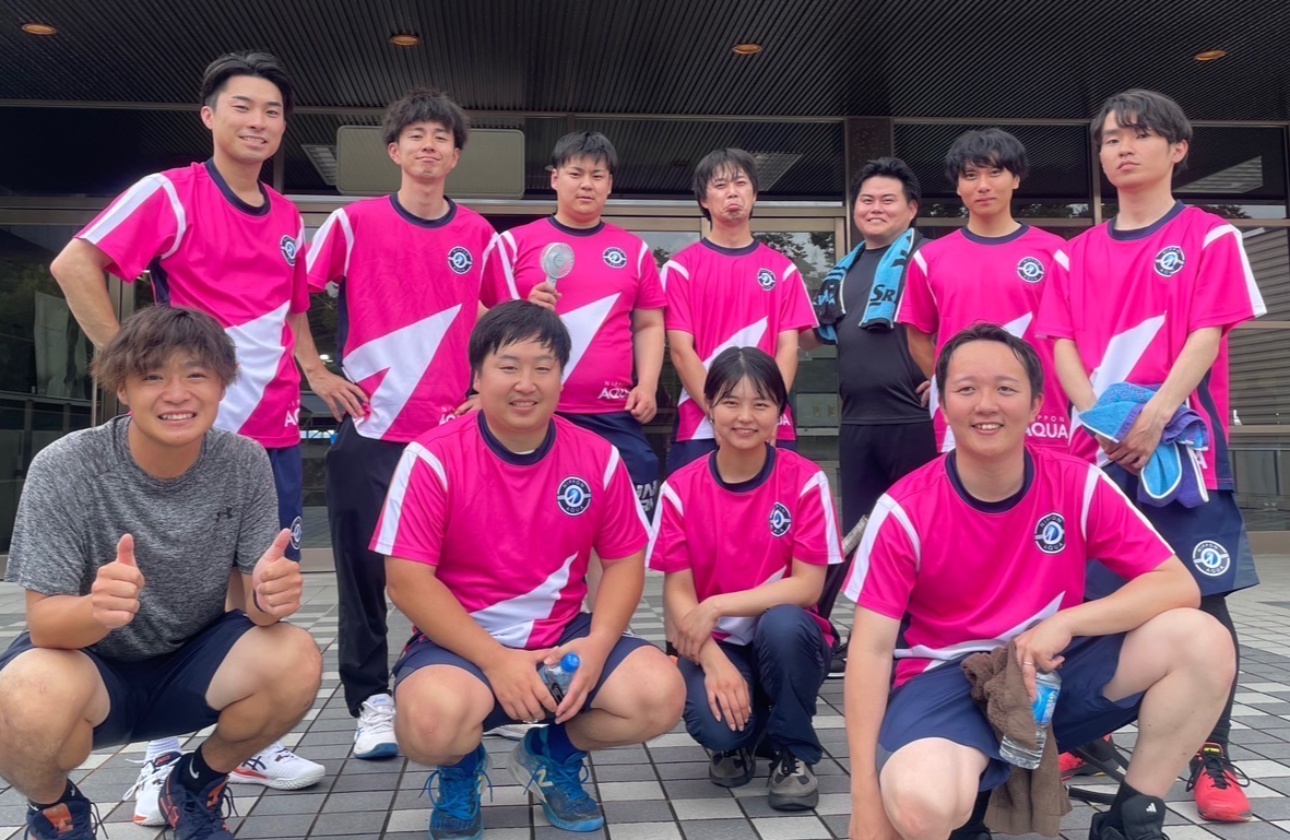 テニス部など、部活動も積極的に活動しています!