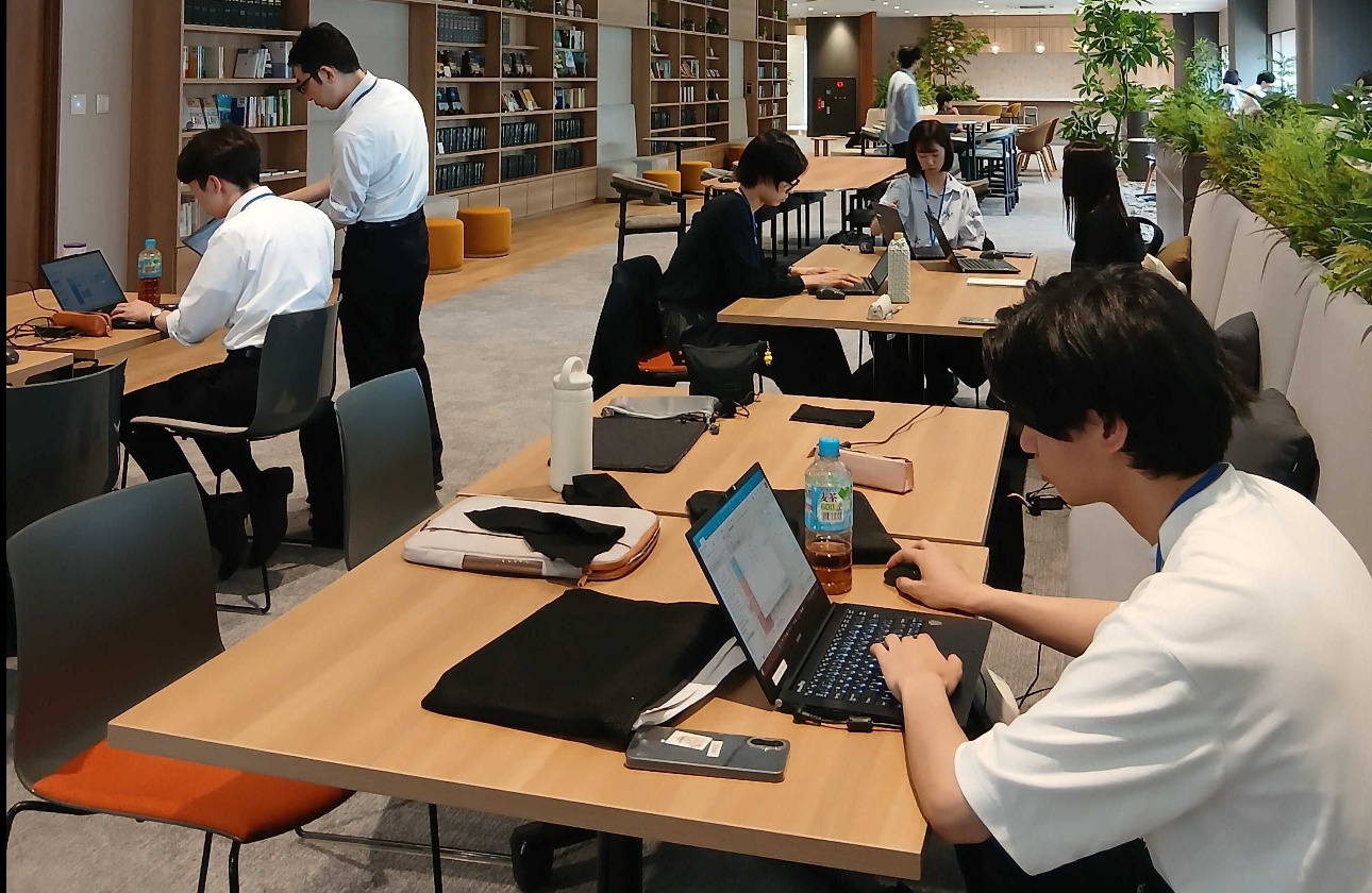 年次に関係なく意見を発信できるフラットな風土