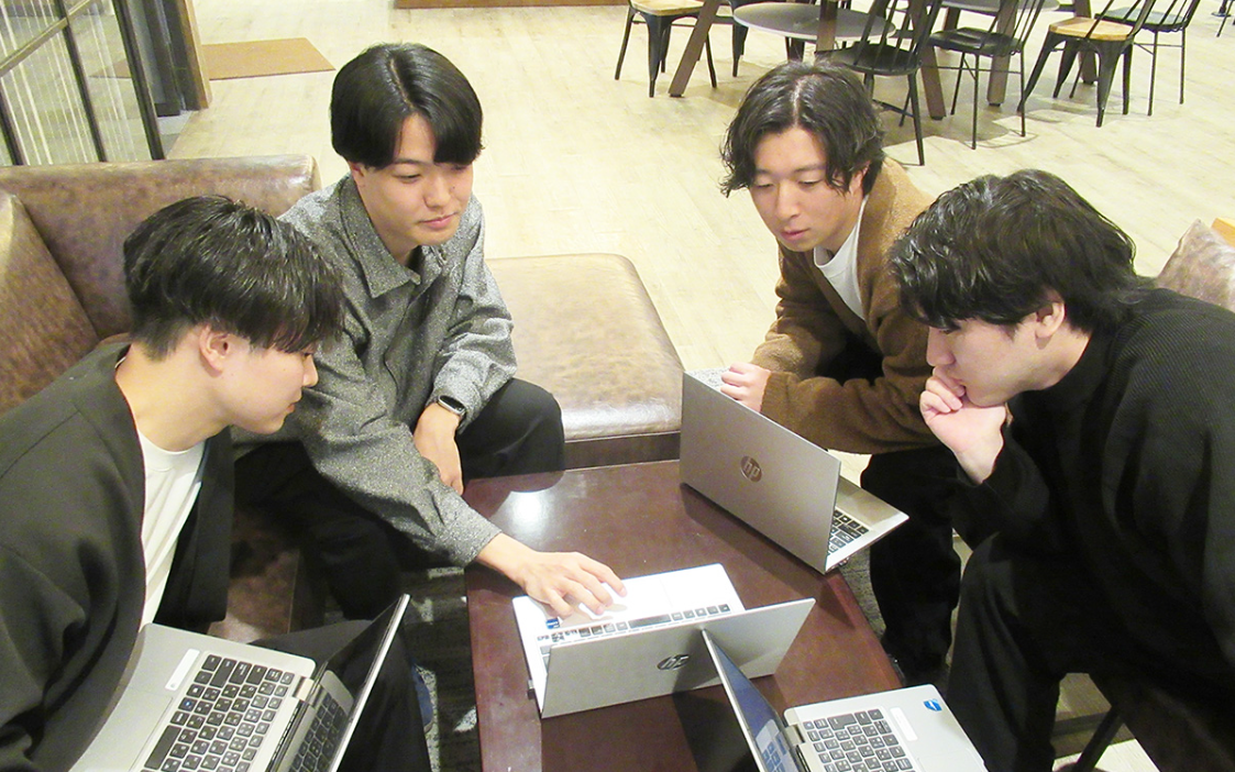 役職や部署の壁を越えたフラットなコミュニケーション!困った時に誰にでも相談できる、心理的安全性の高いオープンな社風