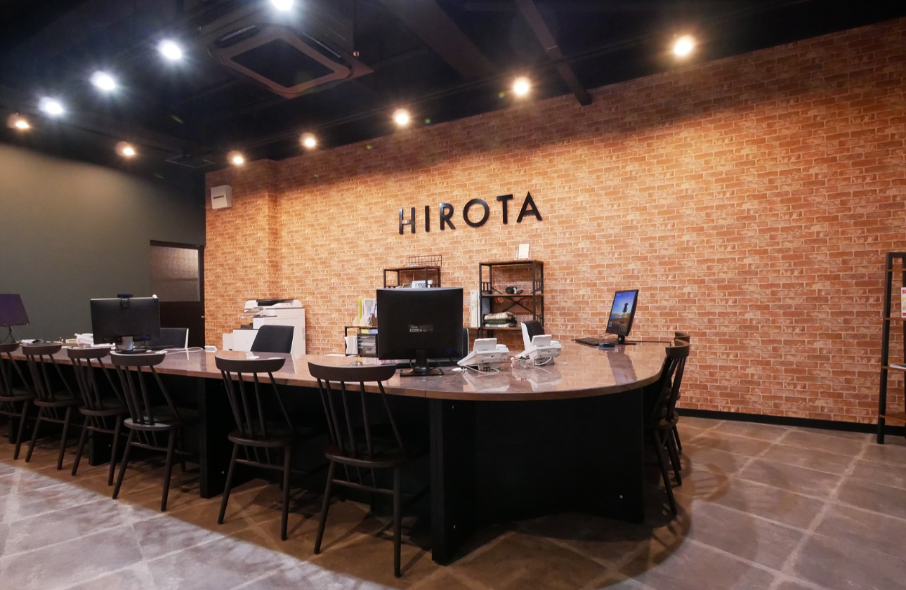 本社と賃貸店舗10店舗、計11拠点でシェアを確立しています。