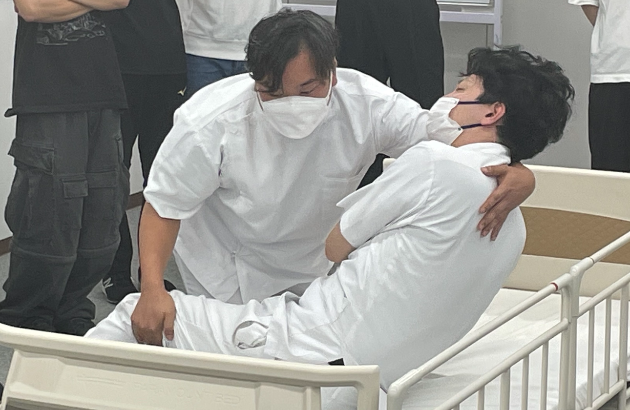 次の世代に正しい介護の知識や技術を。