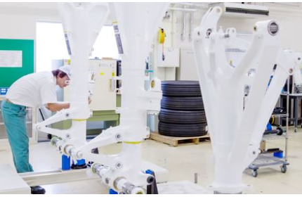 国内で航空機の脚を作れるのは住友精密だけ！