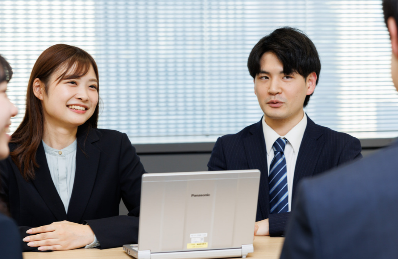 人と人、企業と企業とをつなぐ存在として活躍する社員
