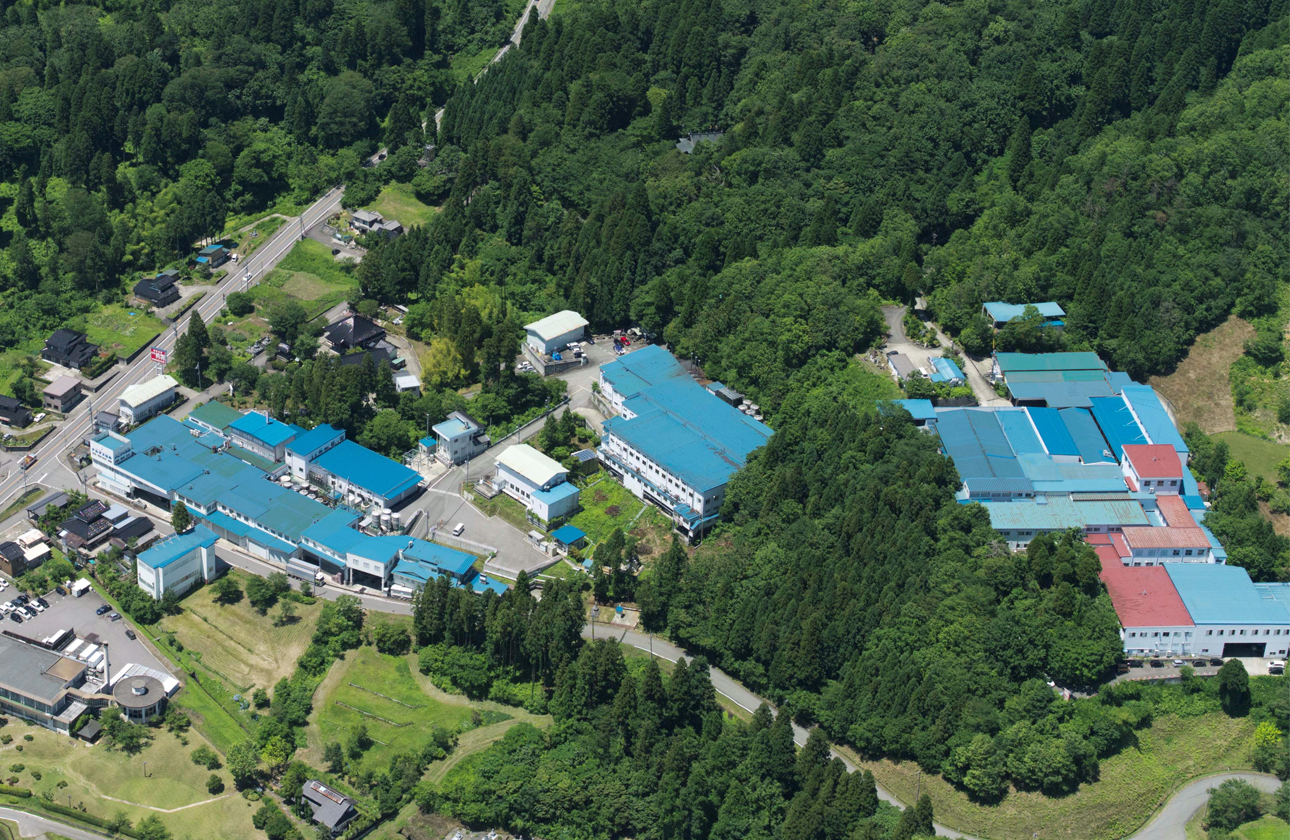 富山の上質な水資源を活用し、健康づくりに役立つ独創的な製品作りに取り組んでいます。