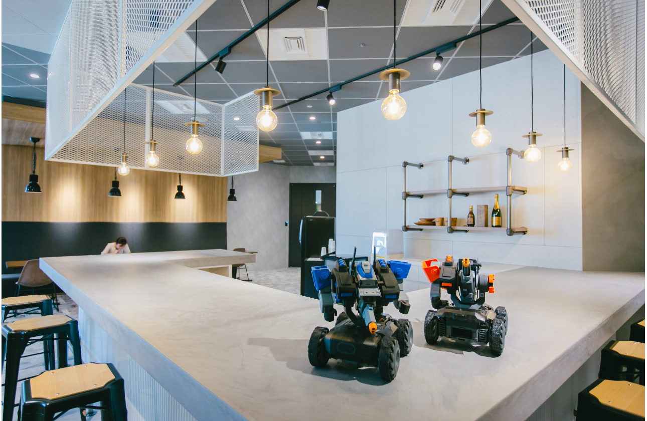 事業内容 |中小企業に向けて様々なWebデザインを自社一貫で提供しています