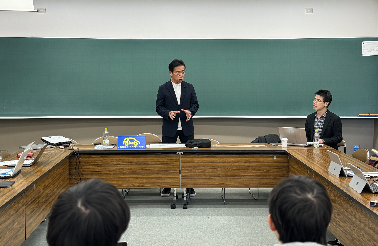 各大学の授業やインターンシップに参加しています