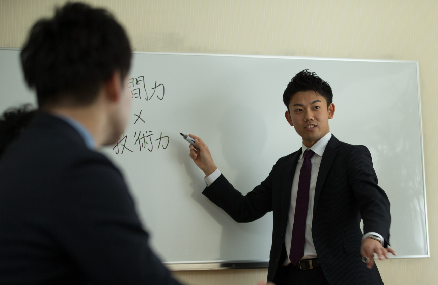 総合職は名前付きの役職抜擢があり、2020年6月には新卒3年目の社員が大阪支社長に抜擢されました。