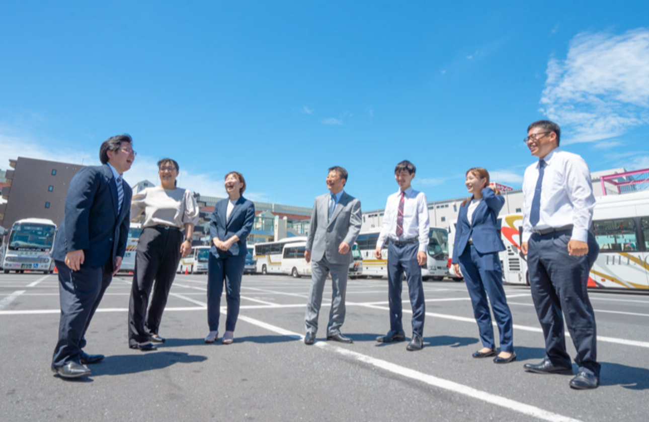 世代や職種にかかわらず、先輩社員はみんな新卒社員に期待してくれています。
真剣な相談も軽い世間話も、気楽にできる環境が魅力です！