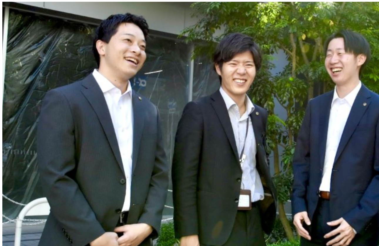 若手社員にも活躍の場があり、社内はいつも活気であふれています。上司や先輩との距離も非常に近く、困ったことがあれば何でも相談できる環境です！