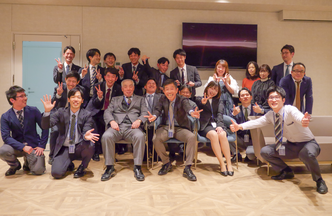 親睦を深めるための懇親会も大切にしています。単なる飲食の場ではなく、全員が心から楽しめるように、毎回工夫を凝らしています。