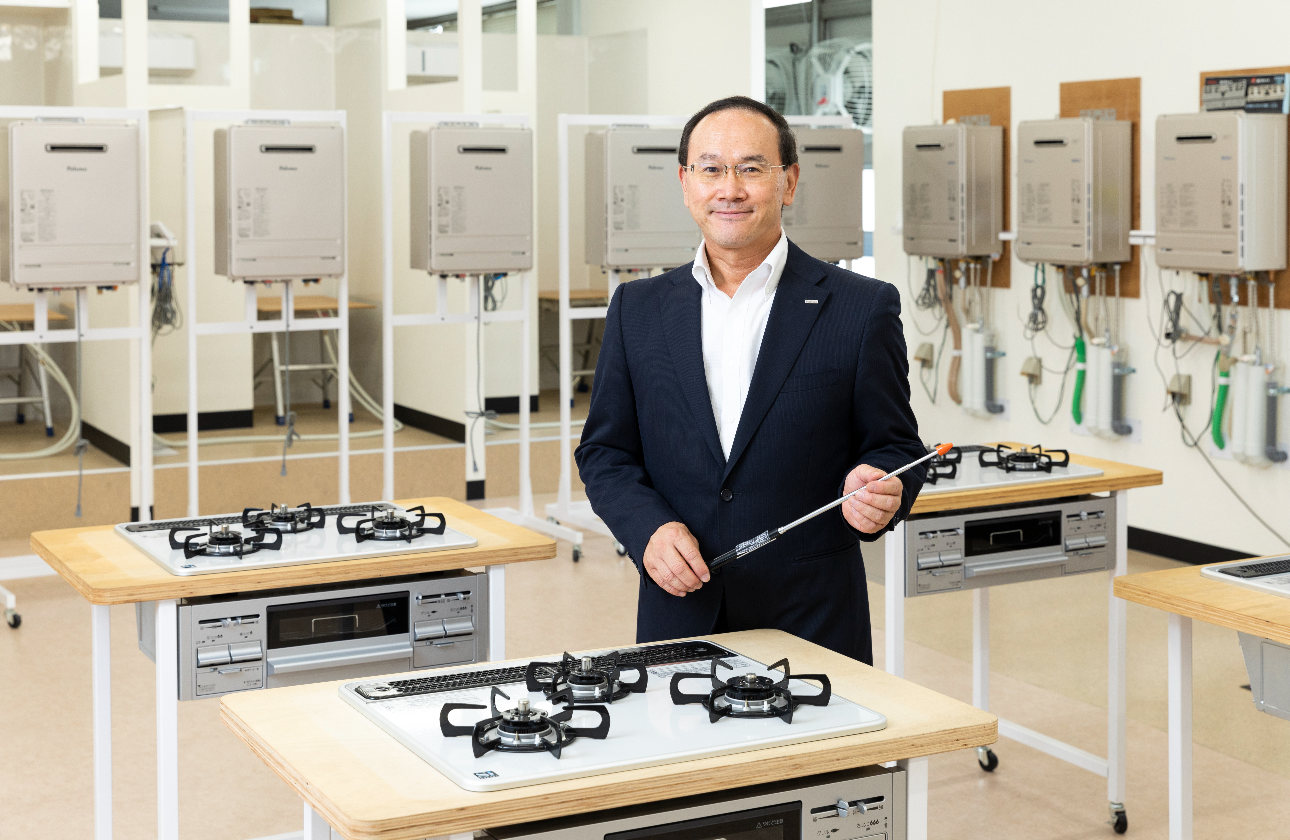 販売店従業員の皆様対象に、ガス機器の基礎知識から、修理、販売技術に関する研修を
60年以上開催しています。
