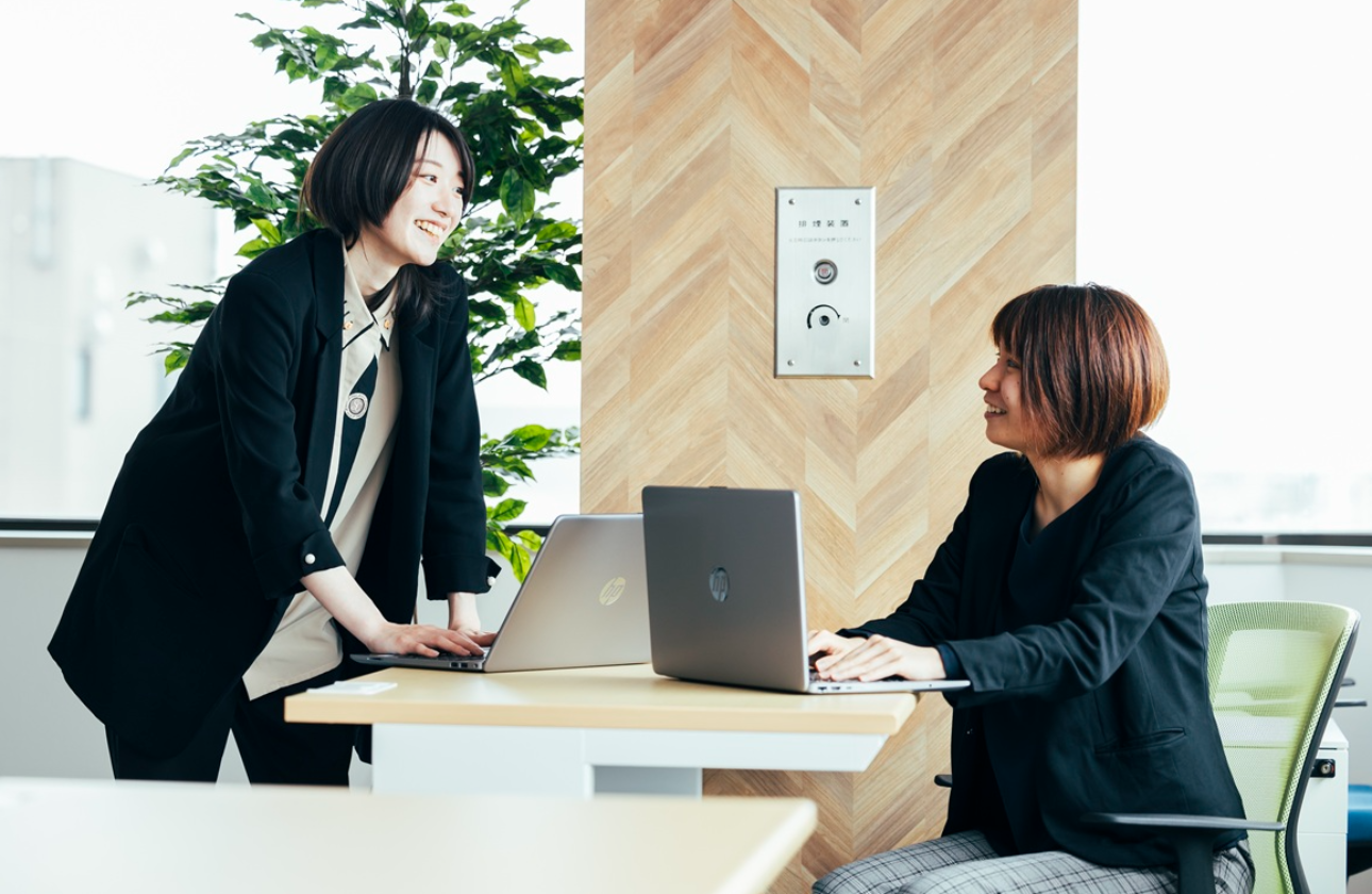 必ず先輩社員と一緒にシステム開発します！