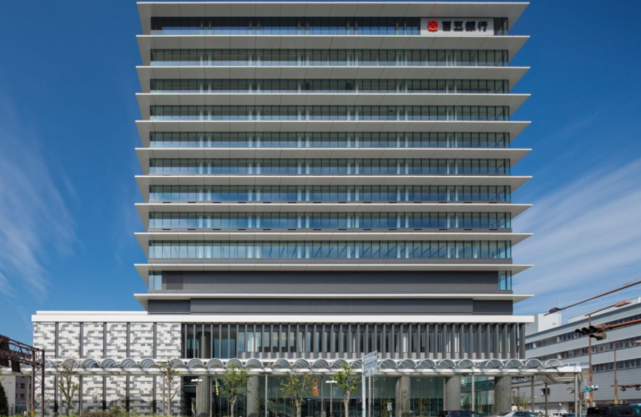 【百五銀行 丸之内本部棟】S造とSRC造の混構造×最高レベルの免震性能