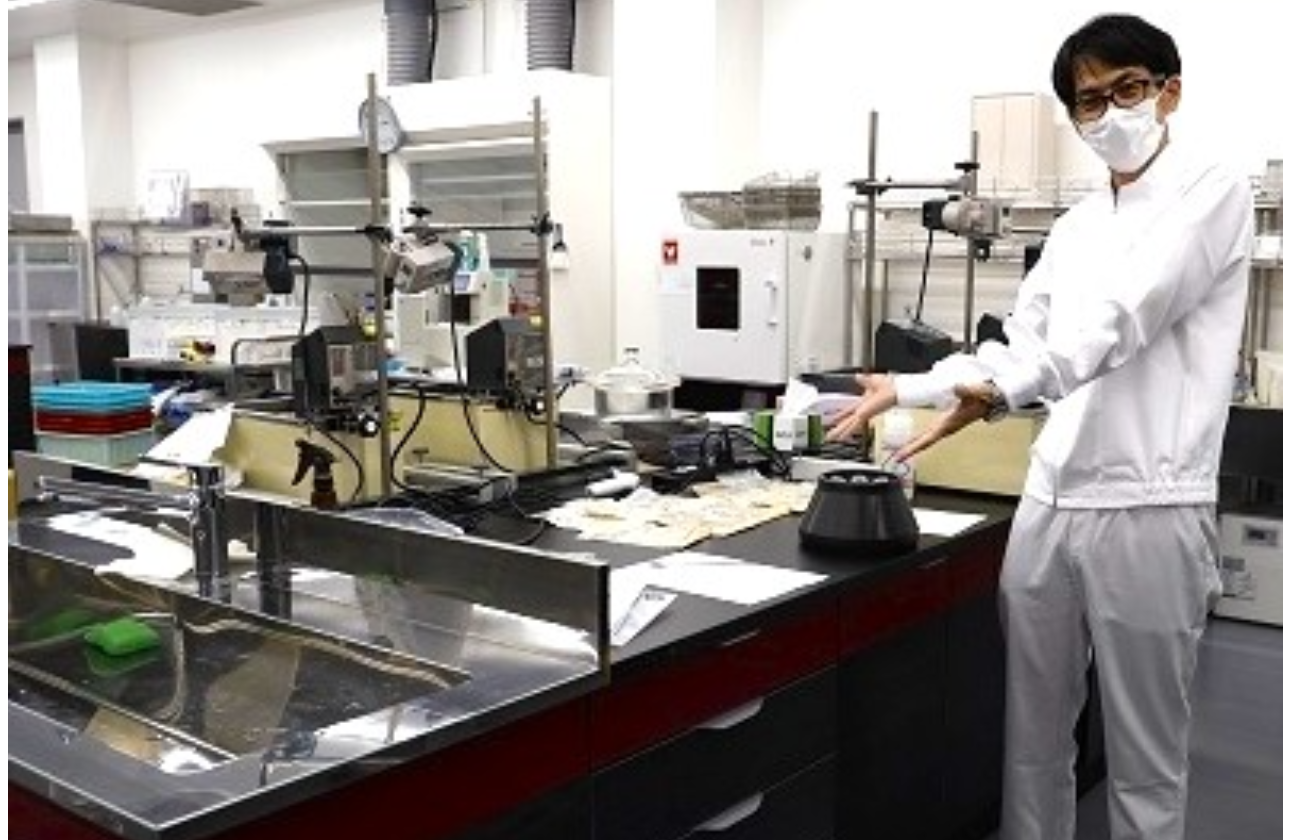 さまざまな実験器具を取り揃えたラボがあります!