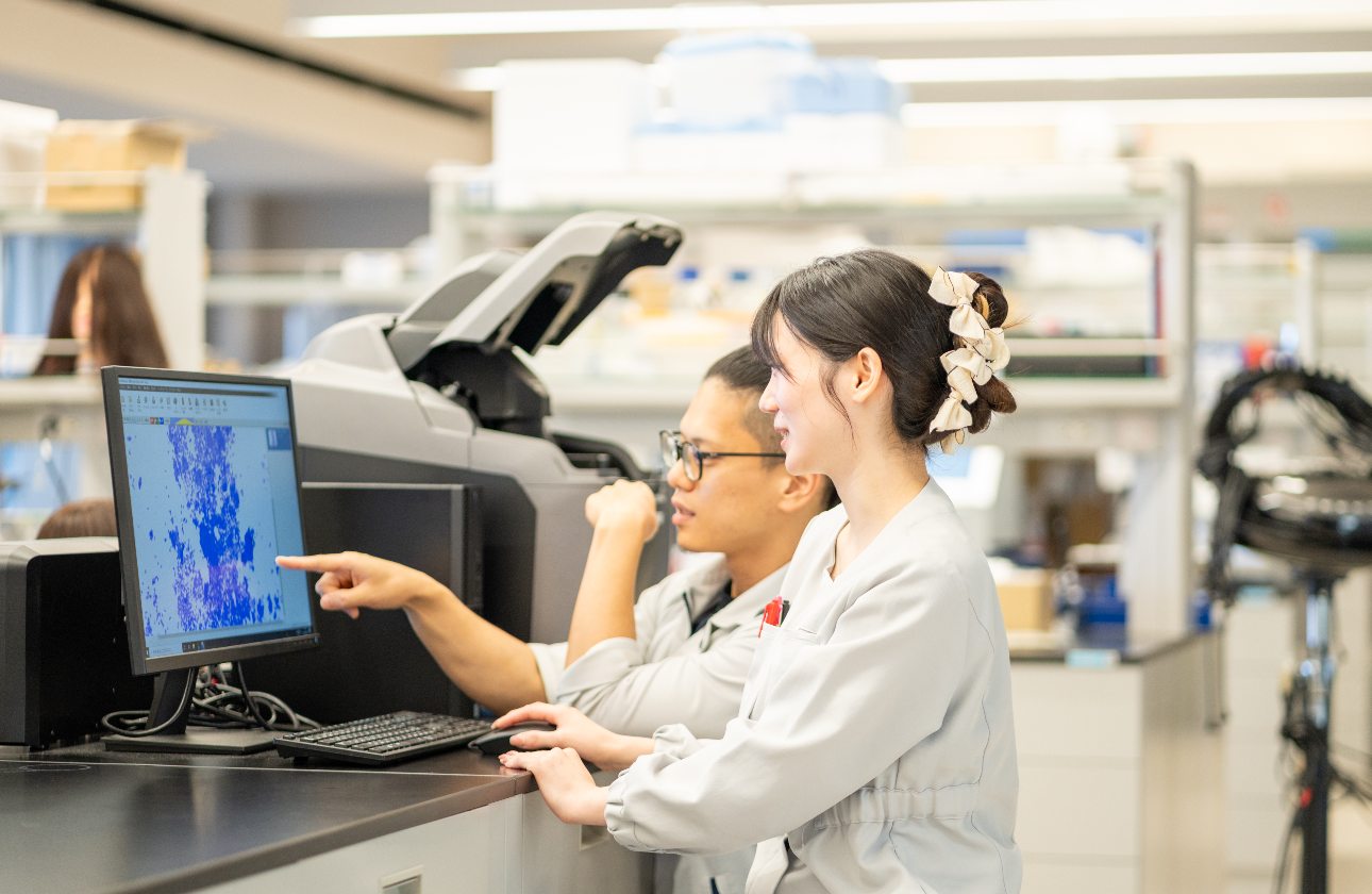 【化粧品研究職①】　日々の研究から生まれる、新しい美のヒント