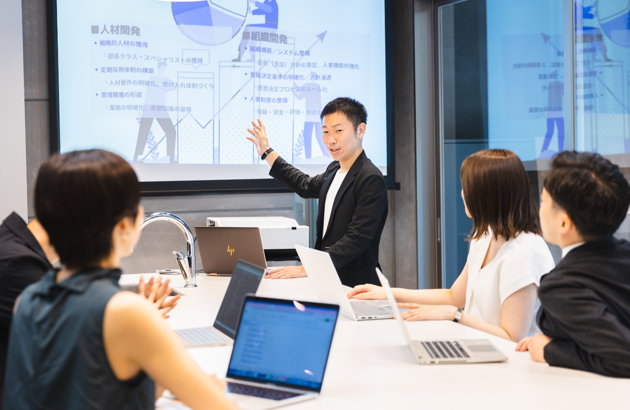 「いろんな業界のいろんな人に会える」 広告業界のやりがい