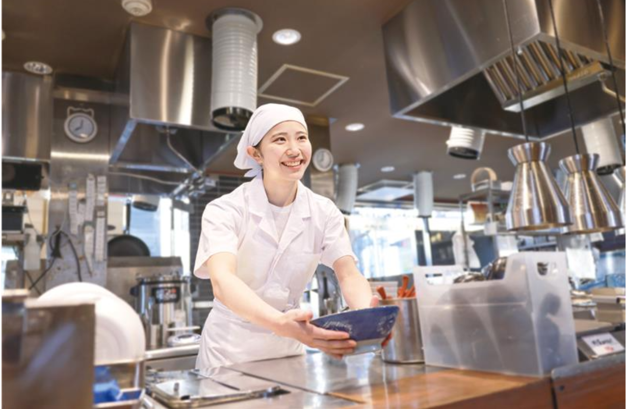 もちもちとした食感。ふわっと広がる小麦の香り。
本当のおいしさを伝えるため、一軒一軒全国すべての店で粉から打ち立ての麺をご提供しています。