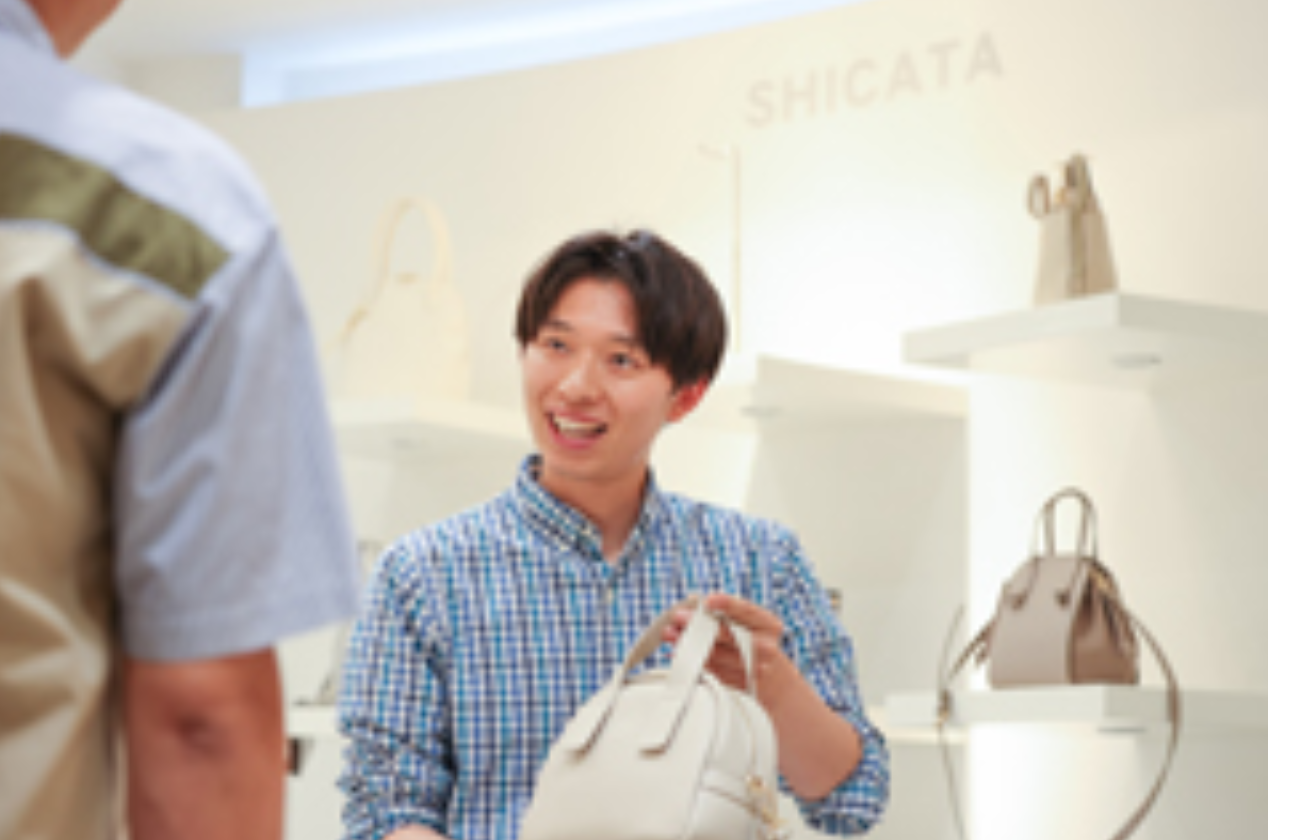 自社ショールームでの展示会などを通じ、お客様への企画提案からスタート。商品ラインナップの９割が当社オリジナルという事実は、お客様からの期待と信頼の証です。