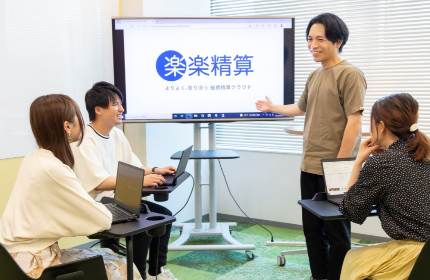 売上30憶円を超える複数サービス