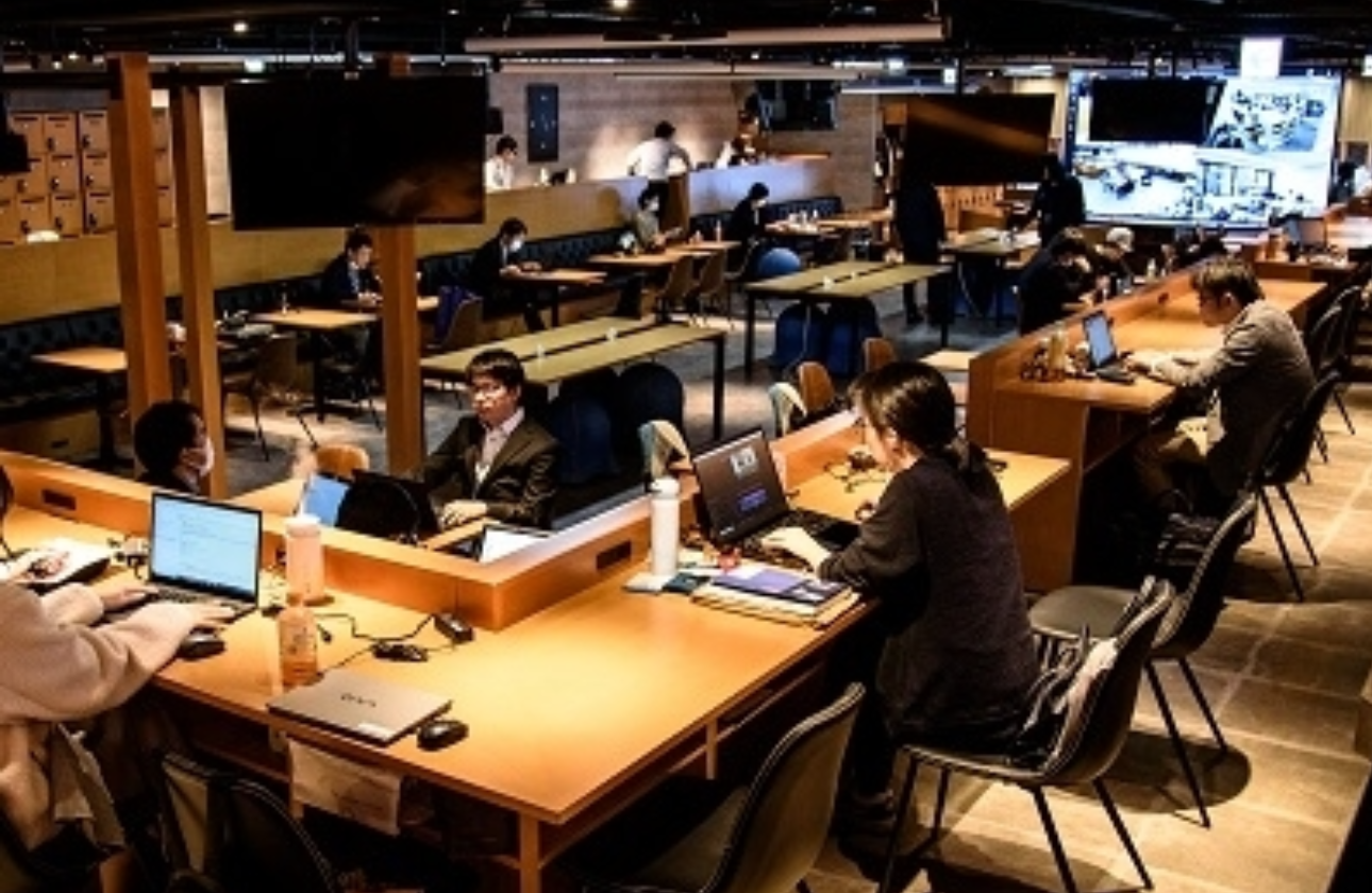 ケアコネクトジャパンのオフィスは、ベトナムでオーダーメイドした家具を輸入し、設置して、お洒落なオフィス環境を作っています！