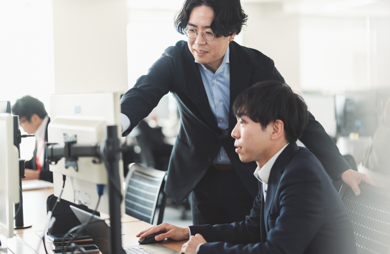 理不尽さは一切ゼロ。半年間の手厚い研修と「質問しやすい」文化