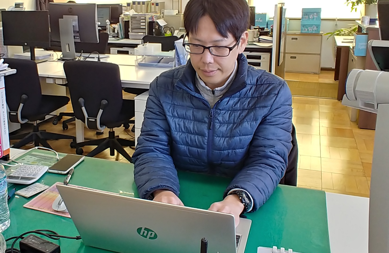 お客様に最適な提案を行うため、市場動向の調査や製品情報の収集も日々行っています。