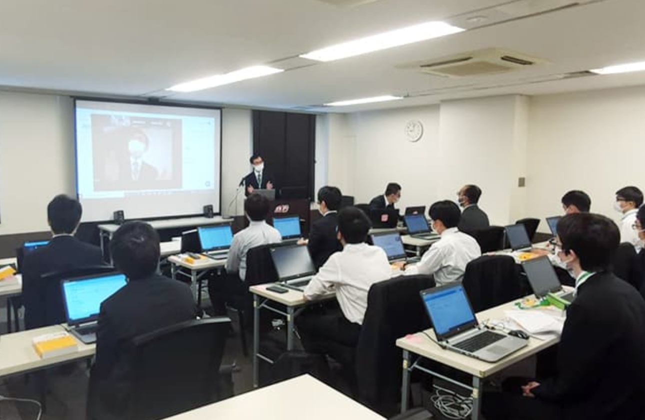 6ヶ月の新入社員研修で、スキルが身に着くまで教育！