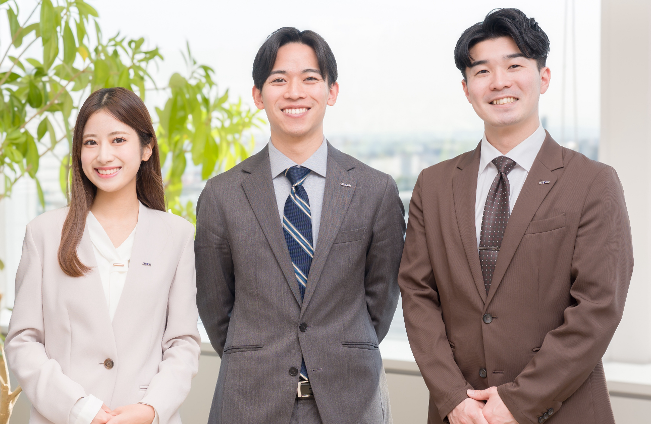 蝶理株式会社 新卒採用担当の岩田(左)・髙谷(中)・岡山(右)です。
今後の会社説明会や選考でお会いできることを楽しみにしています。
