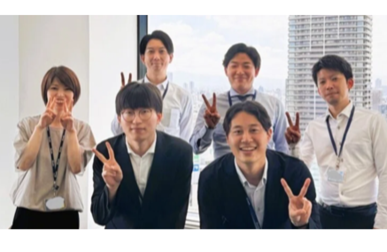「ファミリー制度」を通じて新卒社員が安心して成長できるよう先輩社員がサポート。