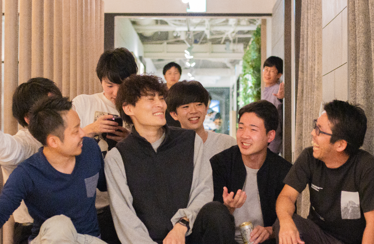 一流の人材を最大限活かす、役職を撤廃したストレスゼロの自立分散組織