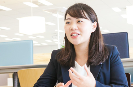 本気で挑戦することを大切にしている明電舎では、
入社2年目でも大型プロジェクトを任せられることもあります。