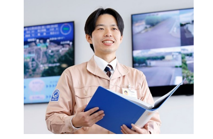 主に都市ガス原料の調達や生産管理に従事しています。都市ガスをお客さまのもとへ、絶えず送り届ける使命と責任を胸に日々仕事に励んでいます。