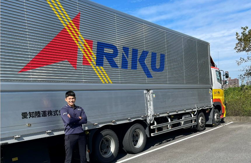 社外のお客様と接点を取ったり、ドライバーの方としゃべる機会が多く、
コミュニケーション能力を生かしたい方にピッタリのお仕事です！！