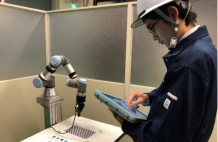 社会人教育 ⇒ エンジニア基礎研修 ⇒ 3D CAD研修 ⇒ 工場実習 ⇒ 実践研修