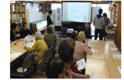 市民を対象に、地域のカフェなどを会場とし、様々な医療情報の講座をMSが講師となり開催しています。薬剤師や栄養士による説明もしています。