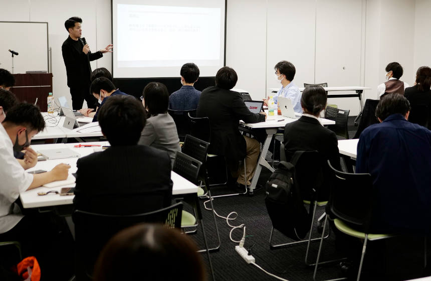 1カ月に一度の開催で、代表の毛内が直接学びを与えてくれます!!
社長との距離が近いところも魅力の一つです!!