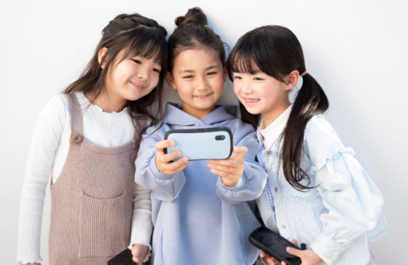 子どもの防犯に特化したキッズスマホ「Hamic MIELS（はみっく ミエルス）」を開発