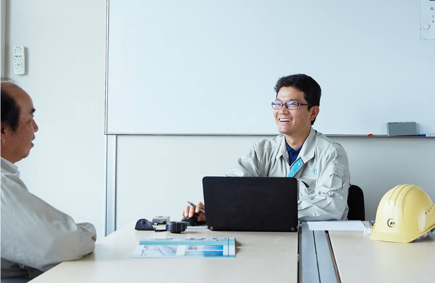 先輩・後輩分け隔てなく、和気あいあいとしている点が「人・職場」の魅力です！
