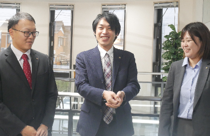 企画営業やソリューション営業など、「できっこないを、解決しよう！」のスローガンを基に様々なお客様のもとへ訪問します。