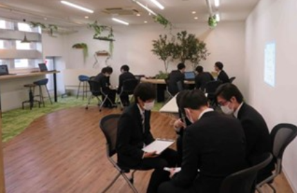 新入社員教育は「社会人教育」+「専門教育」を3ヶ月間実施。
この研修以降も経験年数や役職などの階層に分けて多くの教育を用意しています。