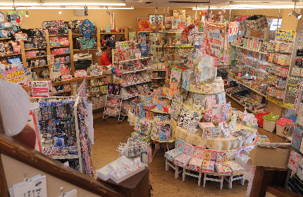お客様がいつご来店頂いても楽しんで頂ける店舗づくり、通販サイトづくりを目指しています。