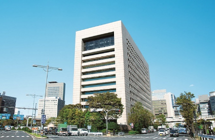 日本や世界の問題解決に取り組み、政策とビジネスをつなぐ仕事（公共性）