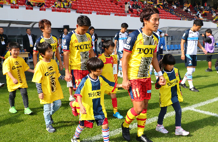 地元：北九州のサッカーチーム「ギラバンツ北九州」のトップスポンサーです！