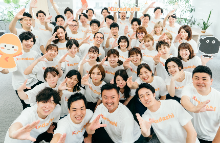 クラダシでは月に1回定例会を開催し、メンバーの活躍を賞賛し合う文化があります。